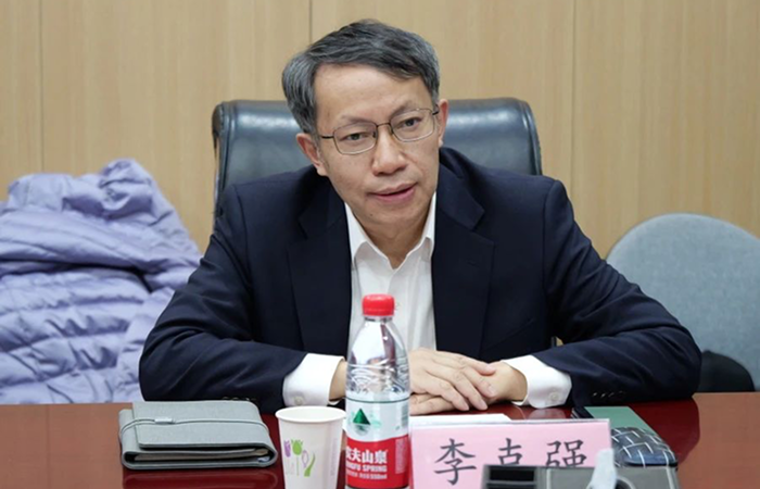 李克强院士总结发言中感谢地方支持，高度肯定中心前期成果，强调构建新型立体综合交通体系的重要性，并寄望中心持续创新，服务国家战略，助力交通产业升级。